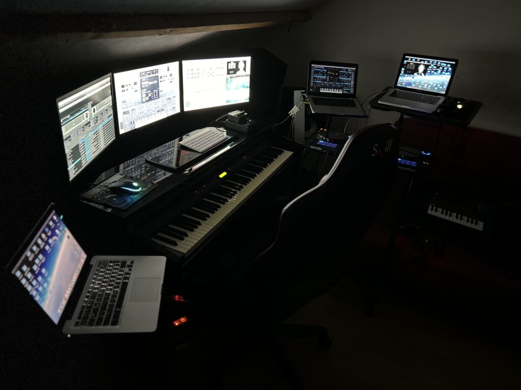 STUDIO DE MAX CORDER