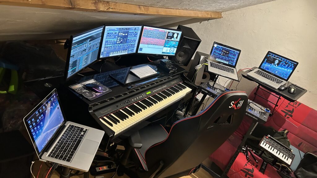 STUDIO DE MAX CORDER